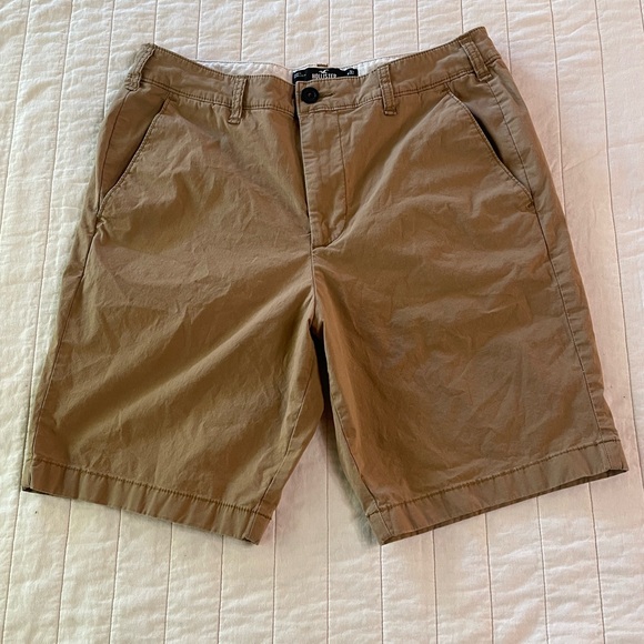 Hollister Other - Hollister Men's Classic Tan Flat Front Shorts 32W 9 inch inseam